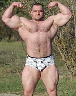 pjsesq:Yaroslav Babych Why we lift weights Muscle Bulk Heft Hair High fuckability quotient