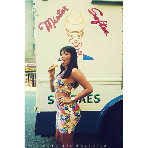 allthickwomen: Yaris Sanchez