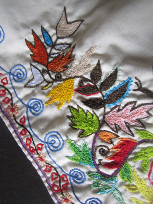 Details from the table runner I’m currently embroidering, Pt. 1
