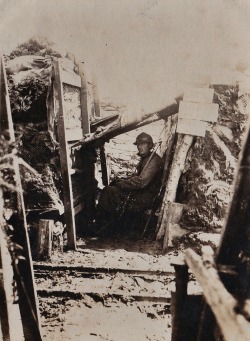 old-faces:  Belgian soldier in a trench,