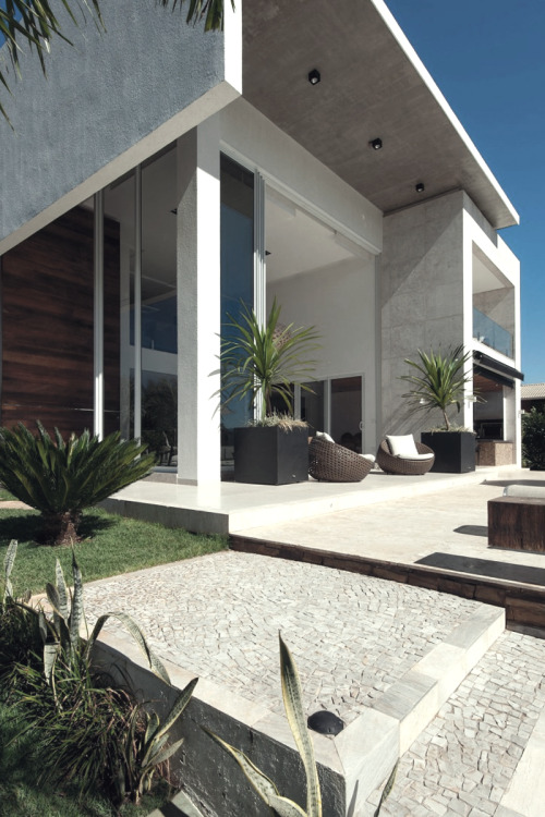miamivibe:  Aldeia 082 House / photographer 