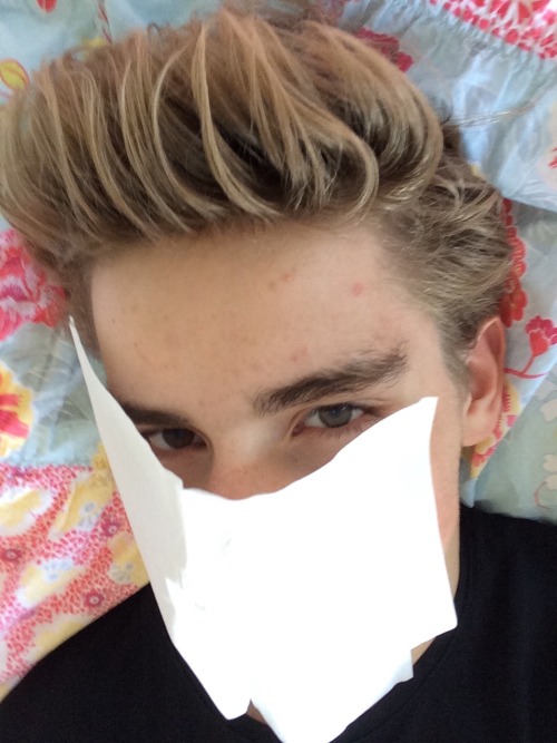 calvinkleihn:  It was asked of me that I post 6 selfies for U  I’m tagging nikesucks c-elebuta