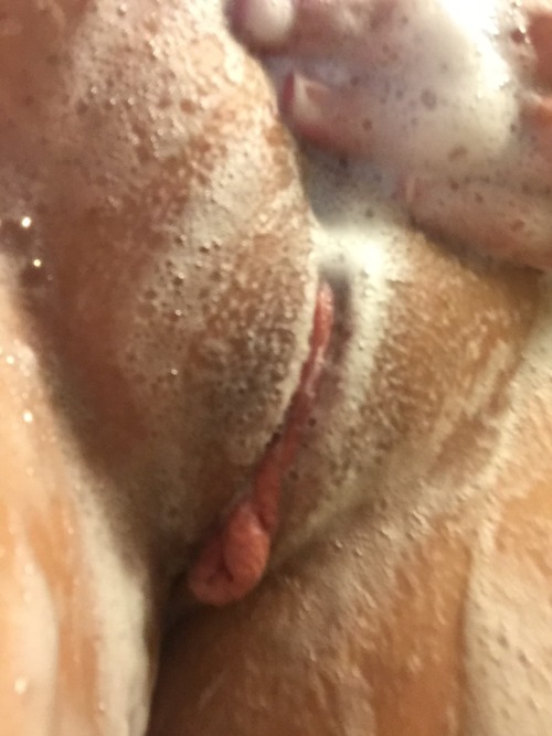 lolli06pop: Shower time this morning…where were you? I could have used the help!