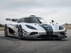 fullthrottleauto:  Koenigsegg One:1 (by Revistadelmotor)