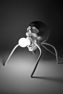 killedtheinnocentpeople:  Bubbleskull lamp. 