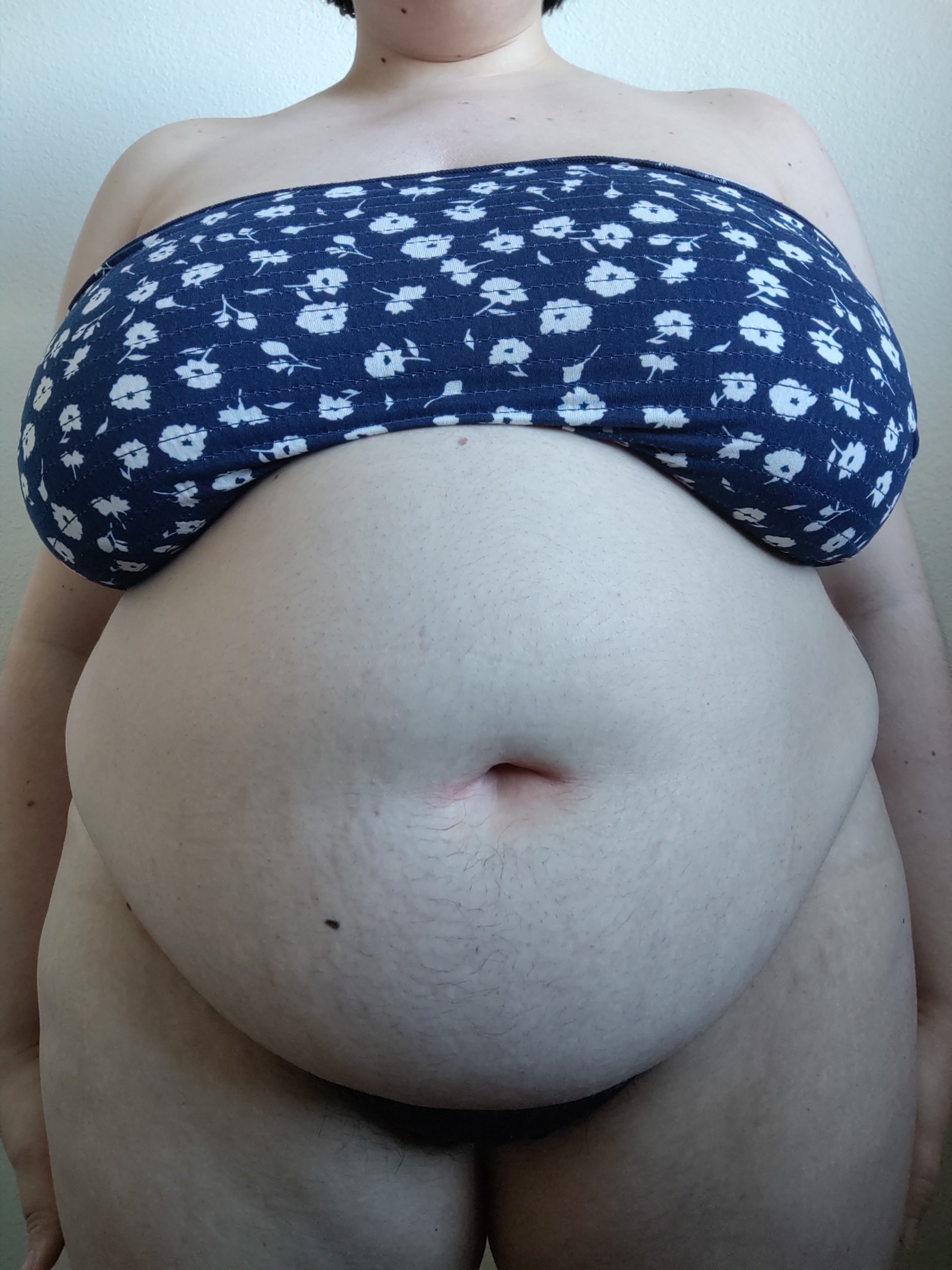 XXX softcuddlekitty:My belly is hanging a bit photo