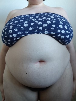 softcuddlekitty:My belly is hanging a bit adult photos