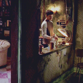 sensitivehandsomeactionman:  Alec in his apartment | Dark Angel 2.11  God I love Alec!