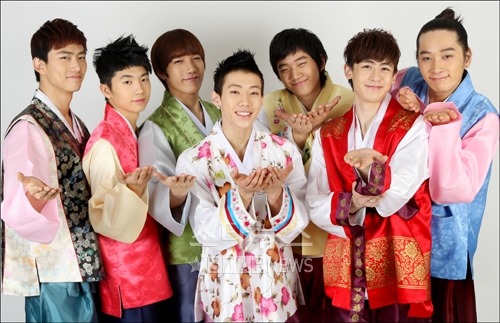 Korean bands in traditional men’s hanbok1. SS501 2-3. 2PM4-5. Shinee (thanks to @kyungswooning for t