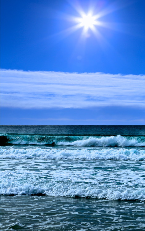 photographyofdavidhanjani:  Waves In The Sun. Photo By David Hanjani 