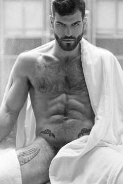 hotbloodedmen:  Hot enough for your screen?    Follow HotBloodedMen for more! http://hotbloodedmen.tumblr.com/  DM me!