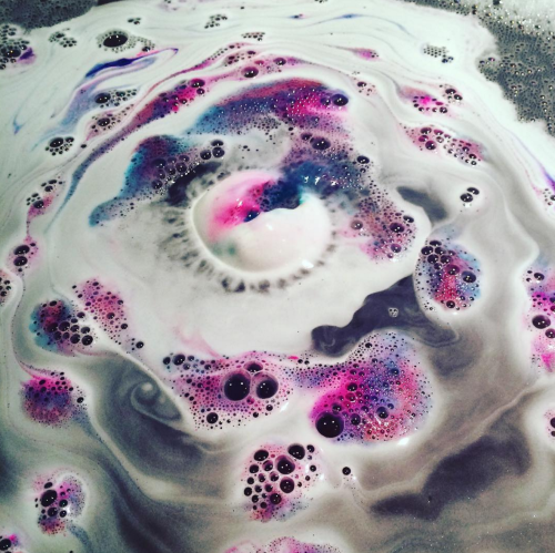 lezzielushie: Roller Bath Bomb 