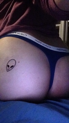 wouldntgetf4r:  spaced-out-alien:  Booty out of this world👽🖖🏽☄  That ass tho 