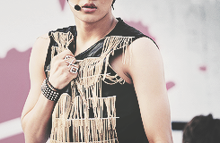 alluric-blog:  Reasons to love Kim Jongin: His arms. 