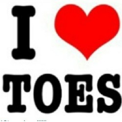 ifeetfetish:  Female toes that is. Lol. #footfetish