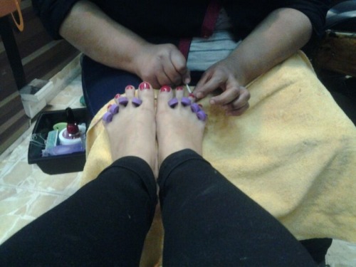 wvfootfetish: goddessteyana: OUT FOR A FREE PEDICURE PAID BY ONE OF MY REALTIME SLAVES #findom #feet
