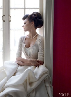 beautifulmoda:  Miranda Kerr 😘 Vogue