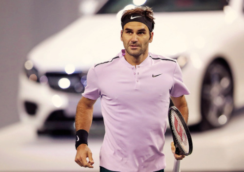 Roger Federer defeats Juan Martin del Potro 3-6 6-3 6-3 in the semifinals of the Shanghai Rolex Mast