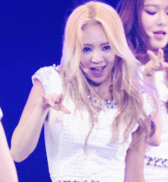 hyo-edits:   look at those body waves (♥‿♥｡)  