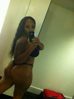 luvtittyandbbws:  Damn Skyy!! #Thickass