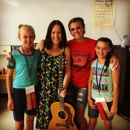 <p>These beautiful girls… so proud of them in the improv workshop this afternoon! And thanks to everyone who tuned on IG Live. I’ll be doing some more of those things because @rossholmesfiddle is my hero and I do everything he does. #fiddle #weiser17 #fiddlecontest #improv #swing (at Weiser High School)</p>