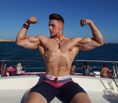 hotstudsdaily:  Brandon Harding
