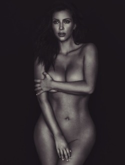 Celebritiesnaked1:  Kim Kardashian 😍