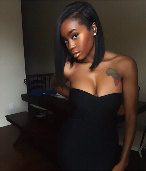 luluhasaan:  Dark skinned woman 💫 IG : Luluhasaan  Who else besides me would love to see her pussy