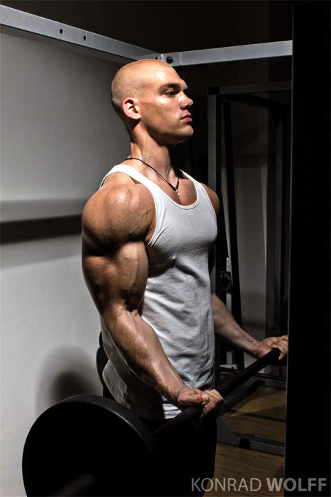 perfectly-sculpted:  Mischa Janiec