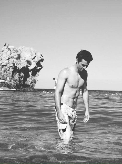 everthing-about-dylan-obrien:  Oh my god !! I just died , I never see him shirtless