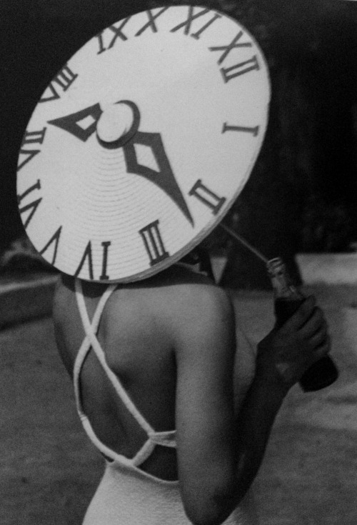 weirdvintage:  British dancer Rosemary Andree in a fun sunhat in London, 1939 (from Getty Images’ book “Decades of the 20th Century—1930s” by Nick Yapp, scanned by WeirdVintage) 