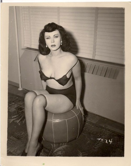 filthynpervertedvintage:  Super hot Joan Eve Rydell with black hair - I’m in looove