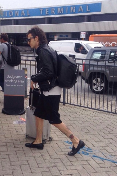 healydanes:  bedford-75:  // Matty in Australia today // Outfit SO on point THE SHORTS AND THE MURSE AND THE SHOES I CANT