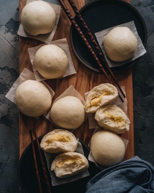 mochimallow: Steamed custard buns @omnivorescookbook via Instagram