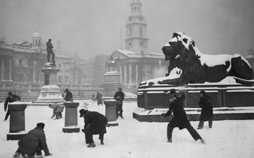 babywinterlove:   A group of gentlemen enjoying an impromptu snowball fight in the serene and stately setting of Trafalgar Square, London, in 1931.   