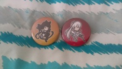 I got some mono buttons at a con I went to yesterday and I thought you might like them :)very cute! ♥