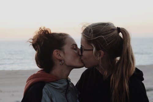 girl kissing girl