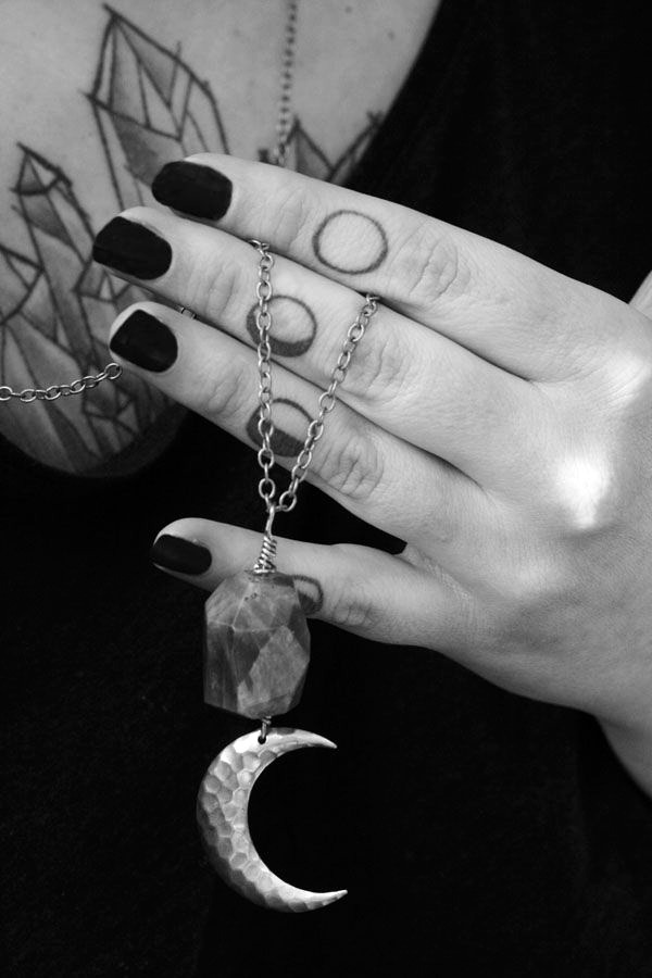 k-n-o-x-v-i-l-l-e:  d-a-l-t-o-n-i-s-m-o:  Insta :)   //