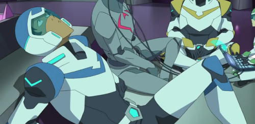 lanceville:EVEN SCIENCE FAILED TO EXPLAIN WHY LANCE IS SO FUCKING CUTE AND ADORABLE IN EVERY SINGLE 