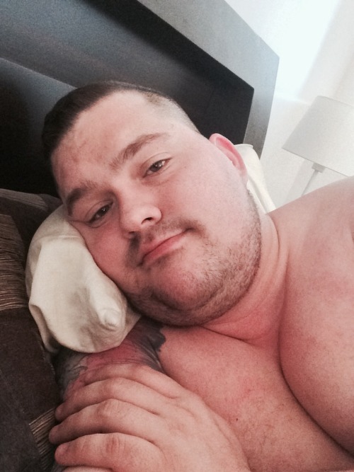 wanderlustbear:  Woke up to a flood of new followers. So here is a quick pic to say hello! Anyone wanna cuddle?   Also, feel free to ask me (just about) anything.