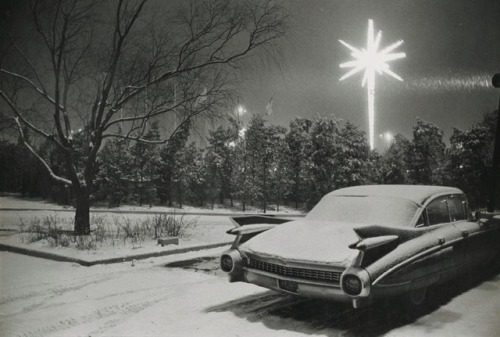 mangodebango:“Christmas at Kennedy Airport" by Joel Meyerowitz, NYC, 1968.