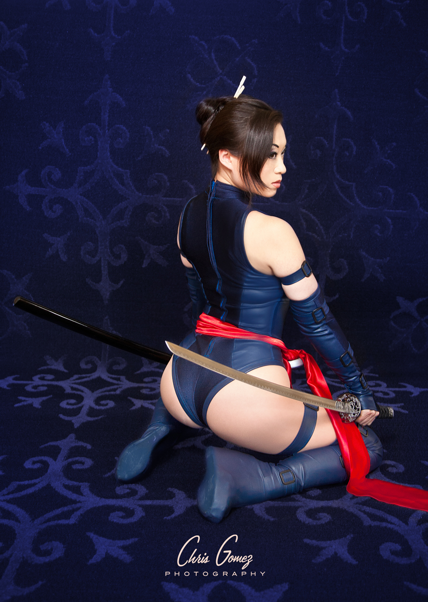 cosplayblog:  Fresh Cosplay! Psylocke from X-Men  Cosplayer: Yaya Han [WW / TM / TW / dA]Photographer: Chris