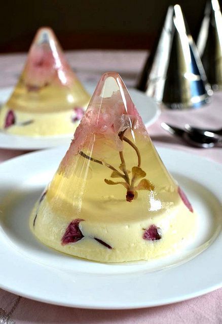 ronbeckdesigns:Tea Jello - japanese molecular cuisine!(via Pinterest: Discover and save creative ide