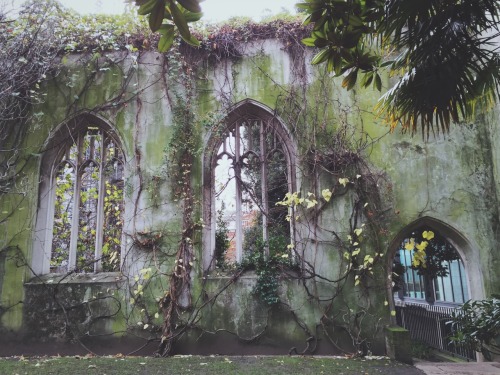 nilenna:lotrscenery:Doriath architecture - St. Dunstan-in-the-East Church, London, England, UK♡