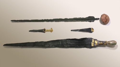 Minoan bronze swords and daggers, 19th century BC