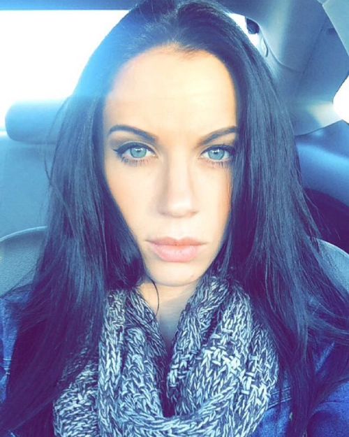 Follow my snap jlw352 #snapchat #wolfangels #blueeyes #scarves #fallweather #capecod #tattooed #tatt