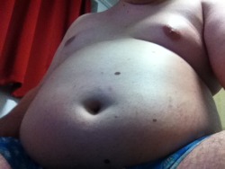 xxxichubbyxxx:  belchpup:  URRRPPP, happy pup. Tummy tuesday :3  Follow this growing belly!! An amazing, beautiful chub indeed! ‘:)