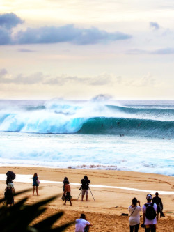 kelagoesbserk:  surfsouthafrica:  Pipeline.