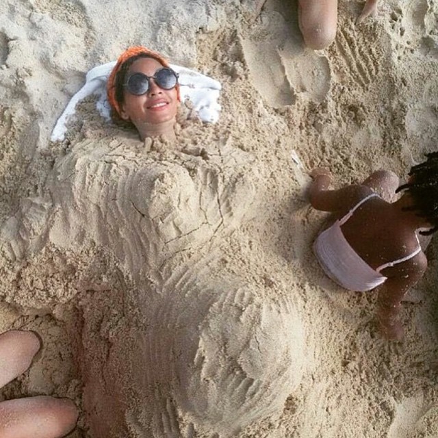 messyboots:  😘 @beyonce and #blue