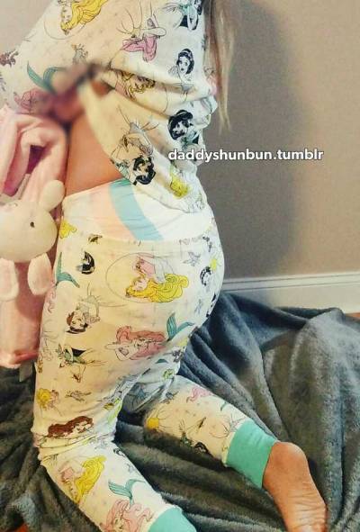 daddyshunbun: Peek-a-boo! Do you like my new jammies?! It has princesses all over! The only dow